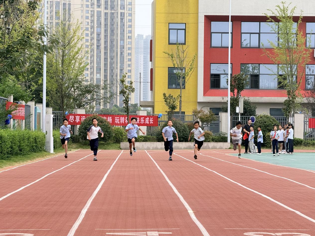 小记者在现场｜揽科学之光，竞少年之力——云龙香江学校第七届秋季运动会侧记