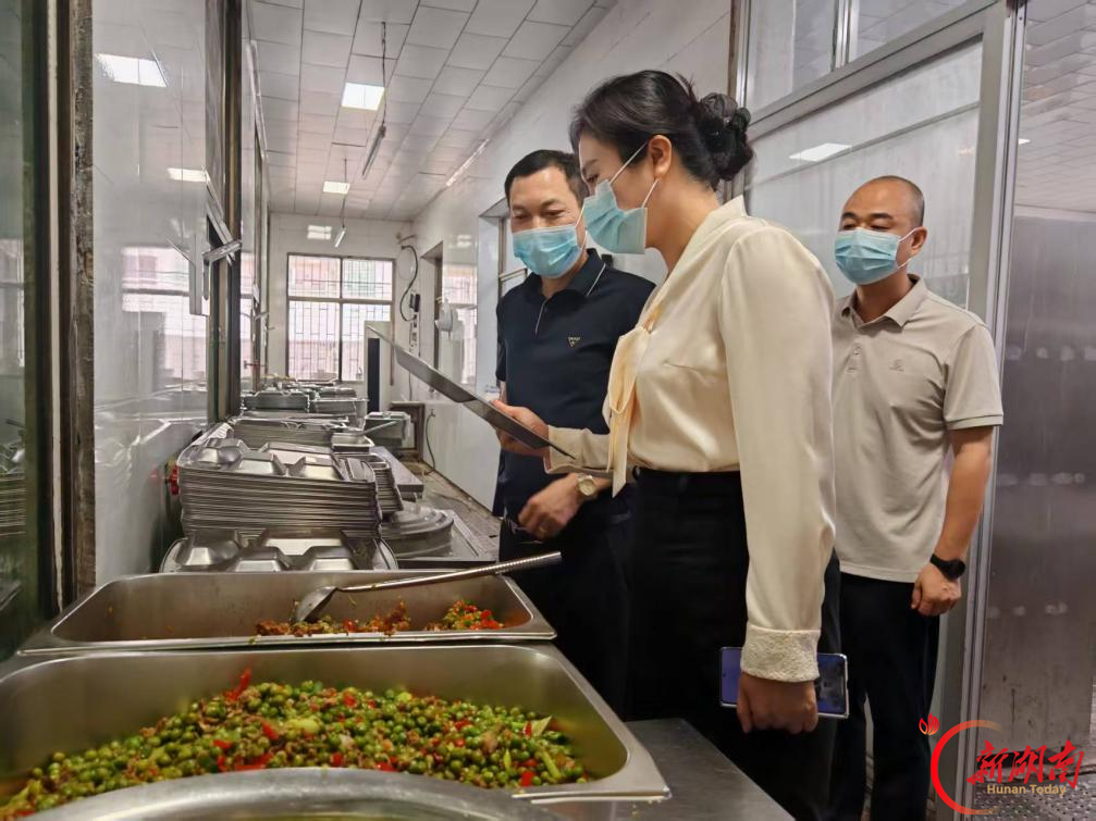 陪餐察实情，监督护“食”安——衡南县谭子山镇组织四级人大代表开展校园餐陪餐监督