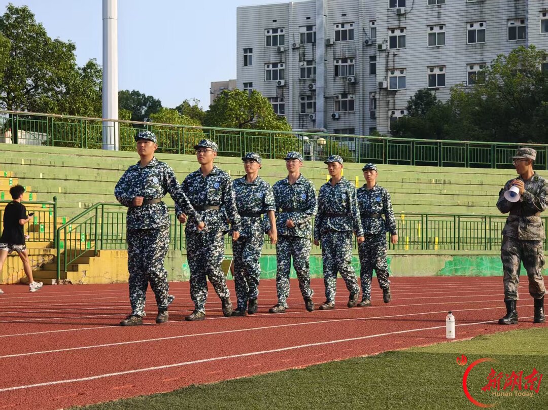 青春正步走丨青春迷彩砺锋芒