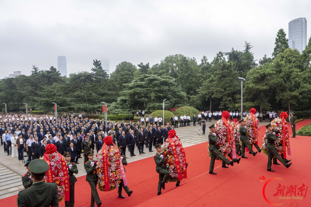 湖南省暨长沙市烈士纪念日向英雄烈士敬献花篮仪式举行 沈晓明毛伟明毛万春谢卫江出席