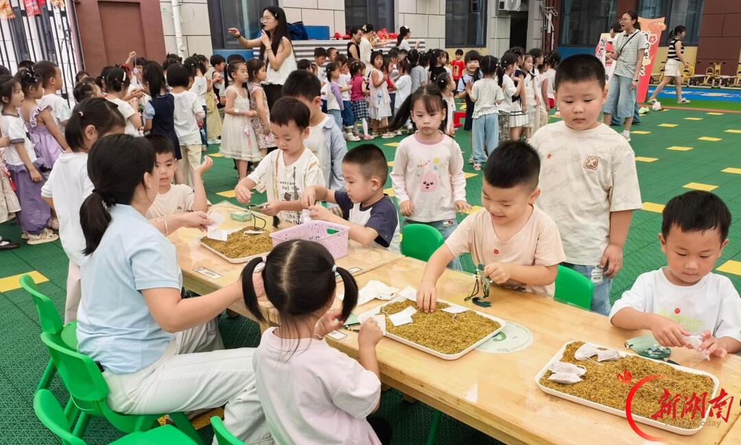 衡阳县新时代广场幼儿园“双节游园会”燃动全场