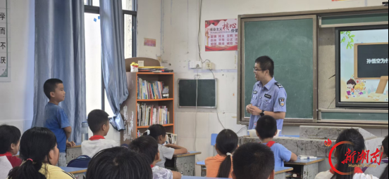 红色故事进校园 思政普法育童心