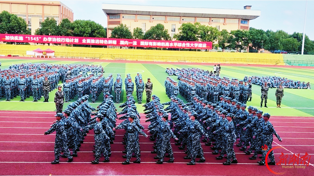 青春正步走丨迷彩映韶华 聚力护新程