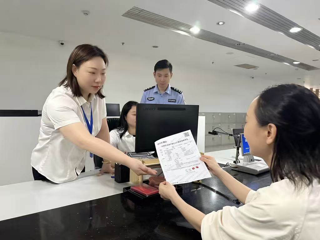 “巴陵小登”助力“岳办岳高效”|全省率先落地“不动产登记+户籍迁移”一件事改革