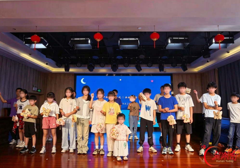 娄底市社会福利院青少年欢度温馨佳节