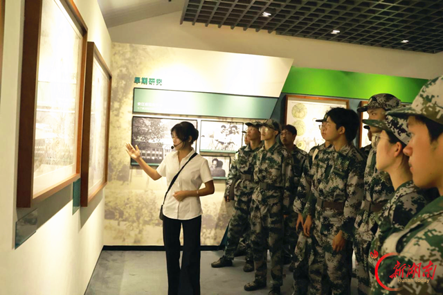 怀化职院智能制造学院组织新生赴安江农校纪念园开展思政研学活动