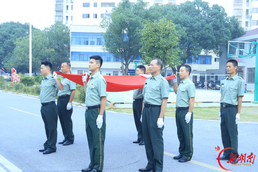 “老兵护旗·喜迎国庆”——茶陵县思聪街道举行国庆升旗仪式