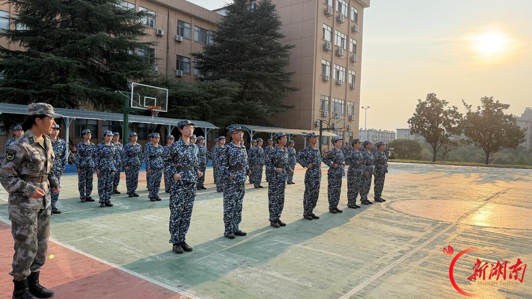 青春正步走|沙场淬少年 艺路启新章 —— 黎锦晖音乐学院军训助班手记