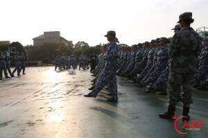 青春正步走丨酷暑砺初心 温情伴军训