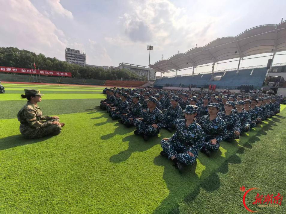 青春正步走丨乐韵伴迷彩,青春启新程