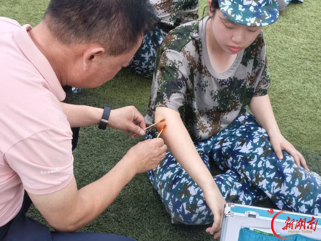 青春正步走丨军训筑梦守温情,暖心护航数统少年