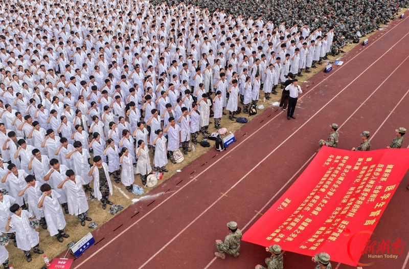 白衣承使命 誓言启新程