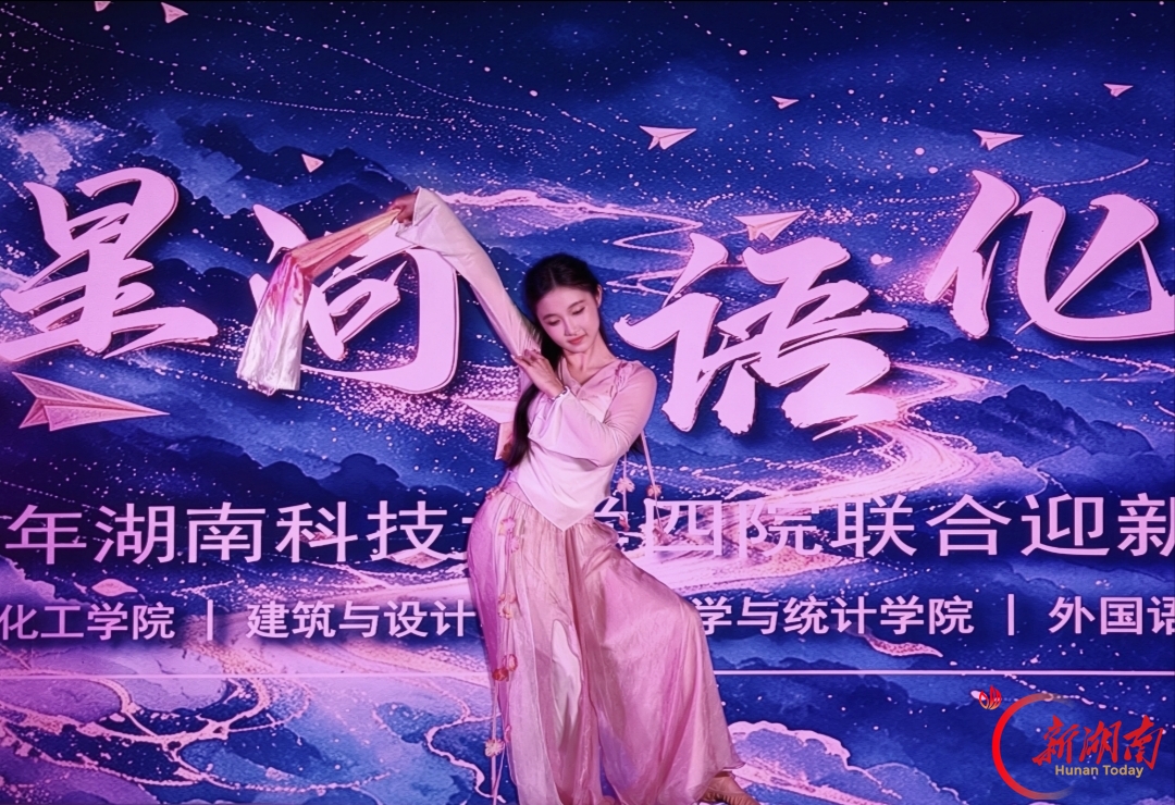 青春正步走丨星光璀璨!数学统计学院点亮军训最美夜空