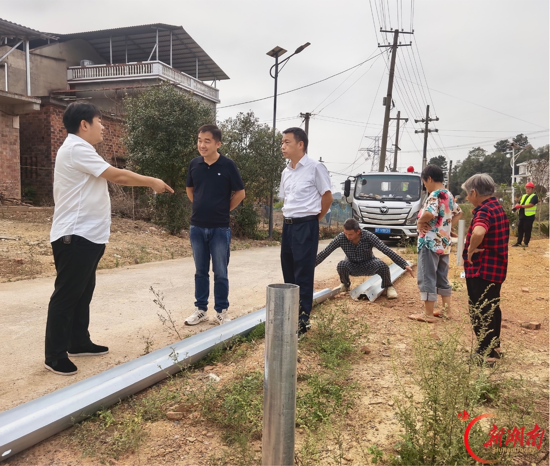 双峰县领导督导检查农村公路生命安全防护工程建设