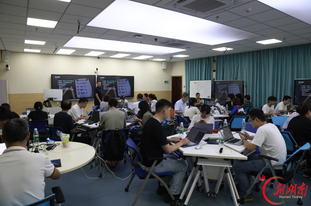 南华大学启动全员OPC创业教育 50余位教师完成首期师资培训