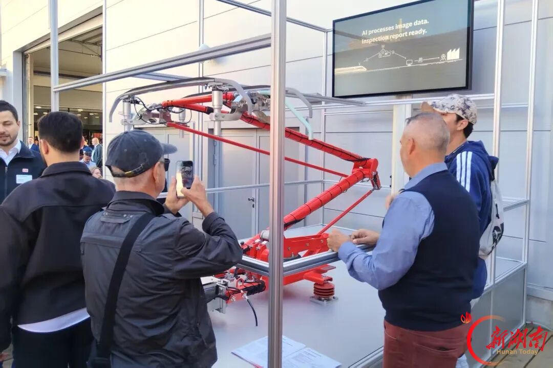 中车株机高速动车组受电弓亮相柏林展