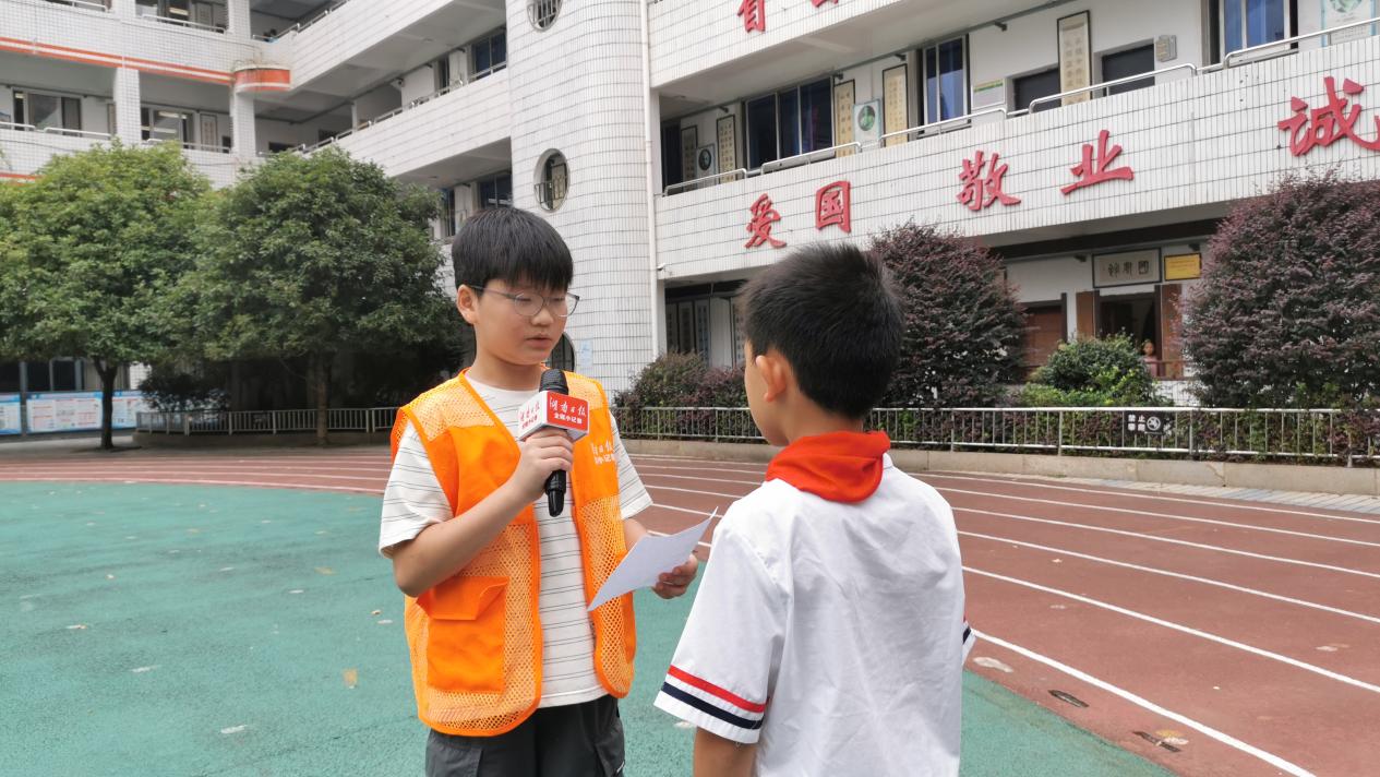童心向祖国，长征精神伴成长——贺家土小学湖南日报全媒小记者采访侧记