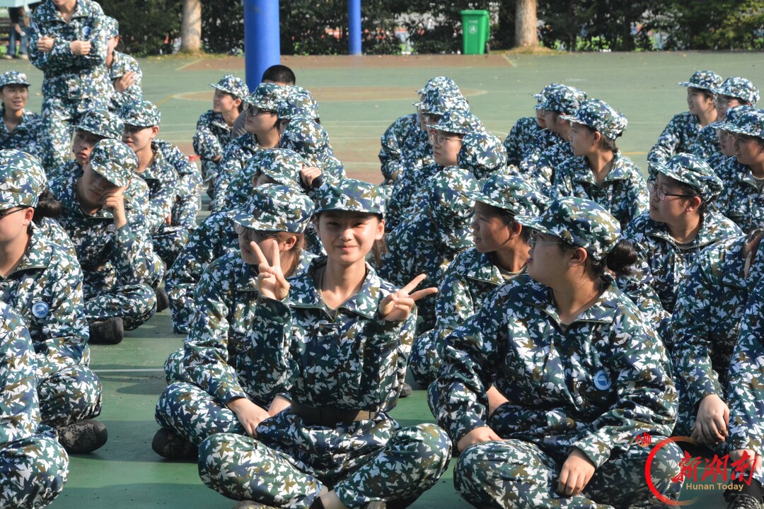 青春正步走丨戎装携笑意,青春遇秋风
