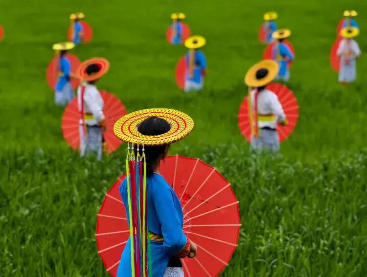 烟火寻常处:几帧街巷,几盏灯火