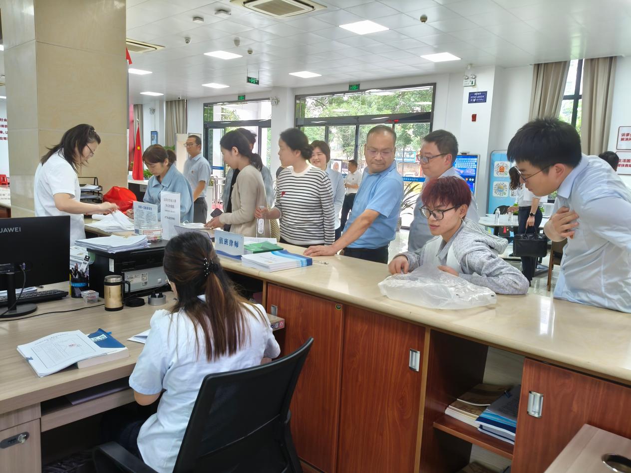 揭牌！省人社厅调研岳阳楼区一站式调解模式