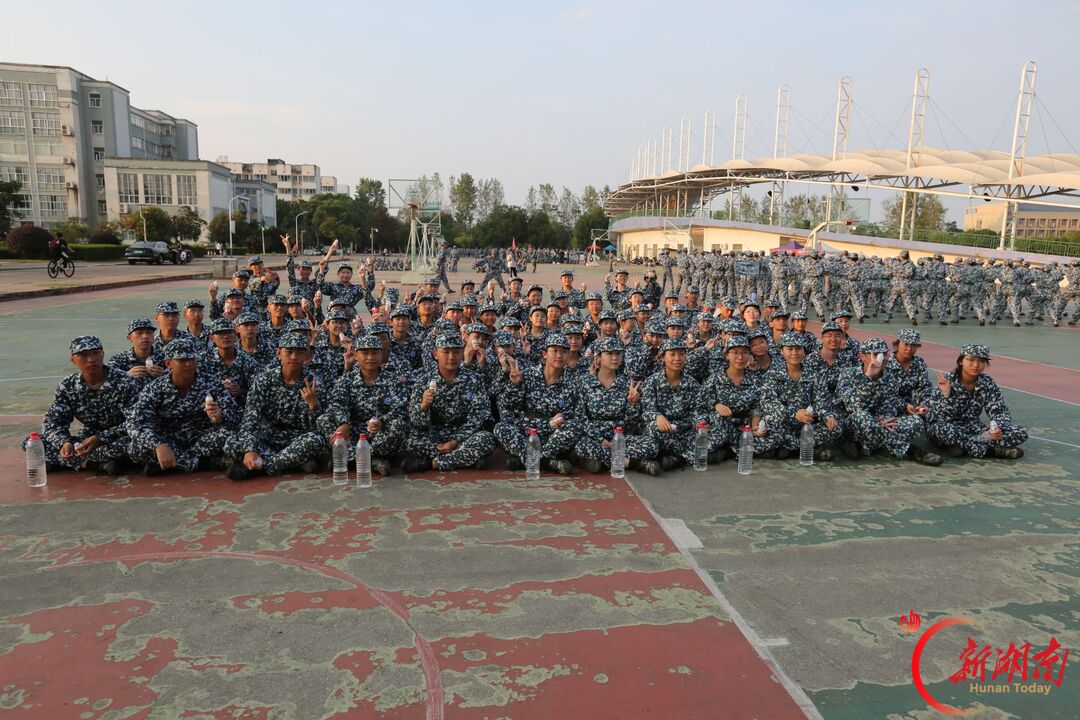 青春正步走丨沐霞砺戎装