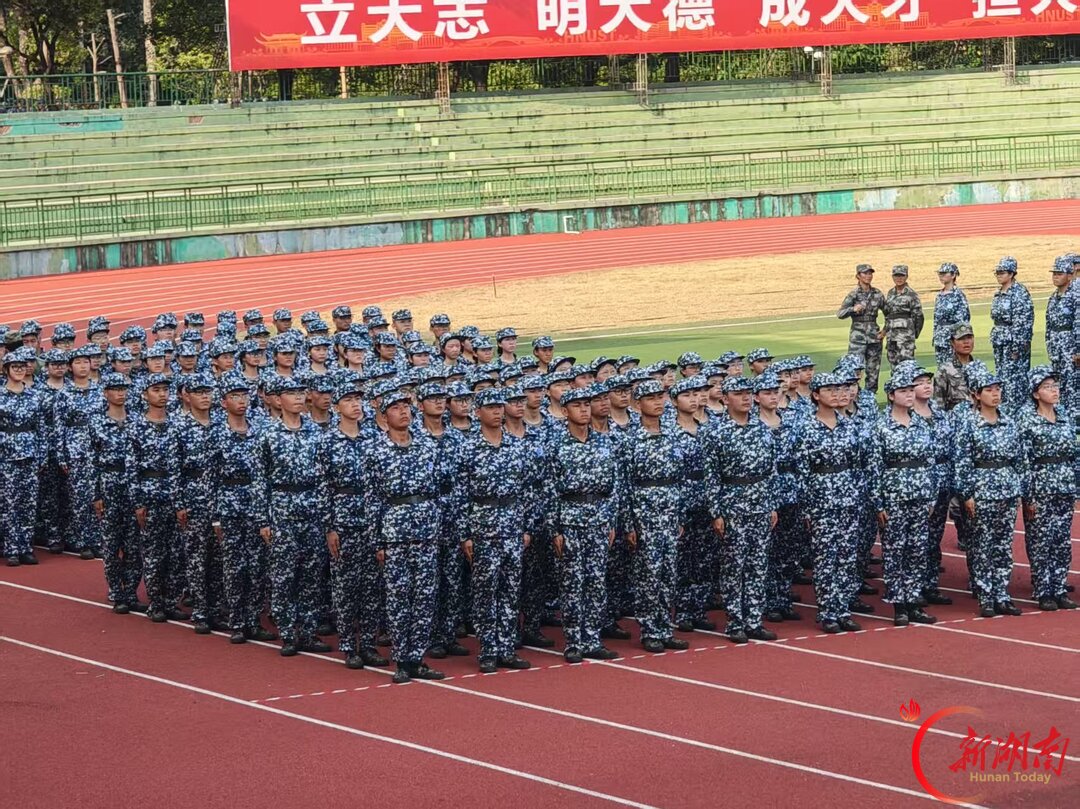 青春正步走丨迷彩不负韶华,见证26级数统新生的成长蜕变