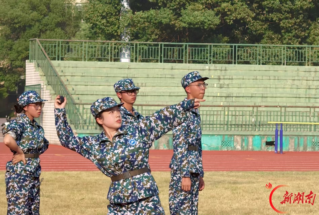 青春正步走丨迷彩不负韶华,见证26级数统新生的成长蜕变
