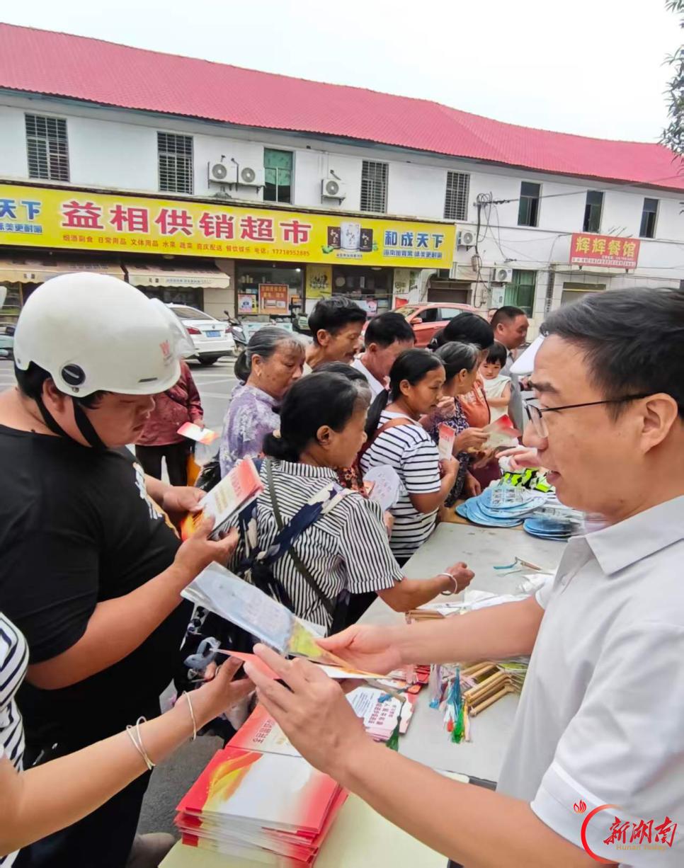 龙市乡开展全民国防教育月宣传活动 增强群众国防观念