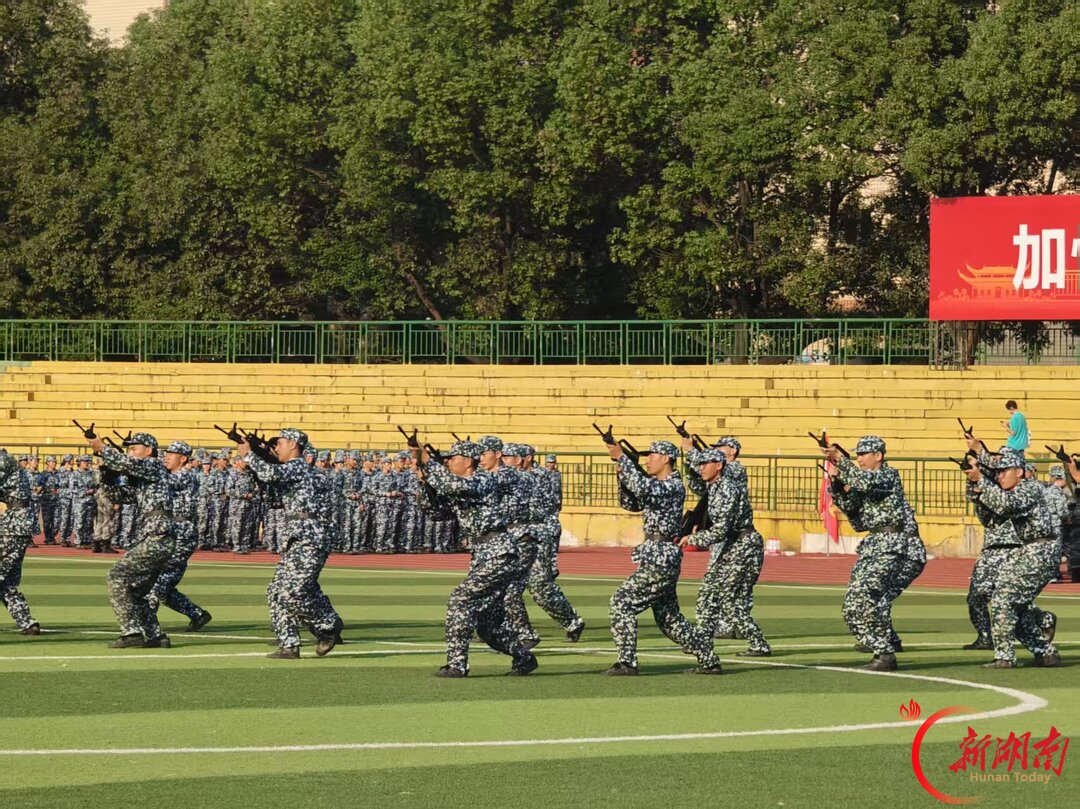 青春正步走丨青春迷彩砺锋芒