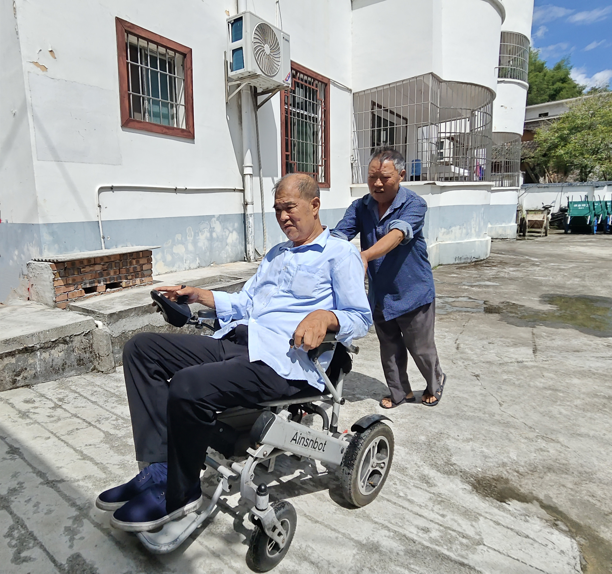 凡人故事丨何安福的“闲事”一管就十年