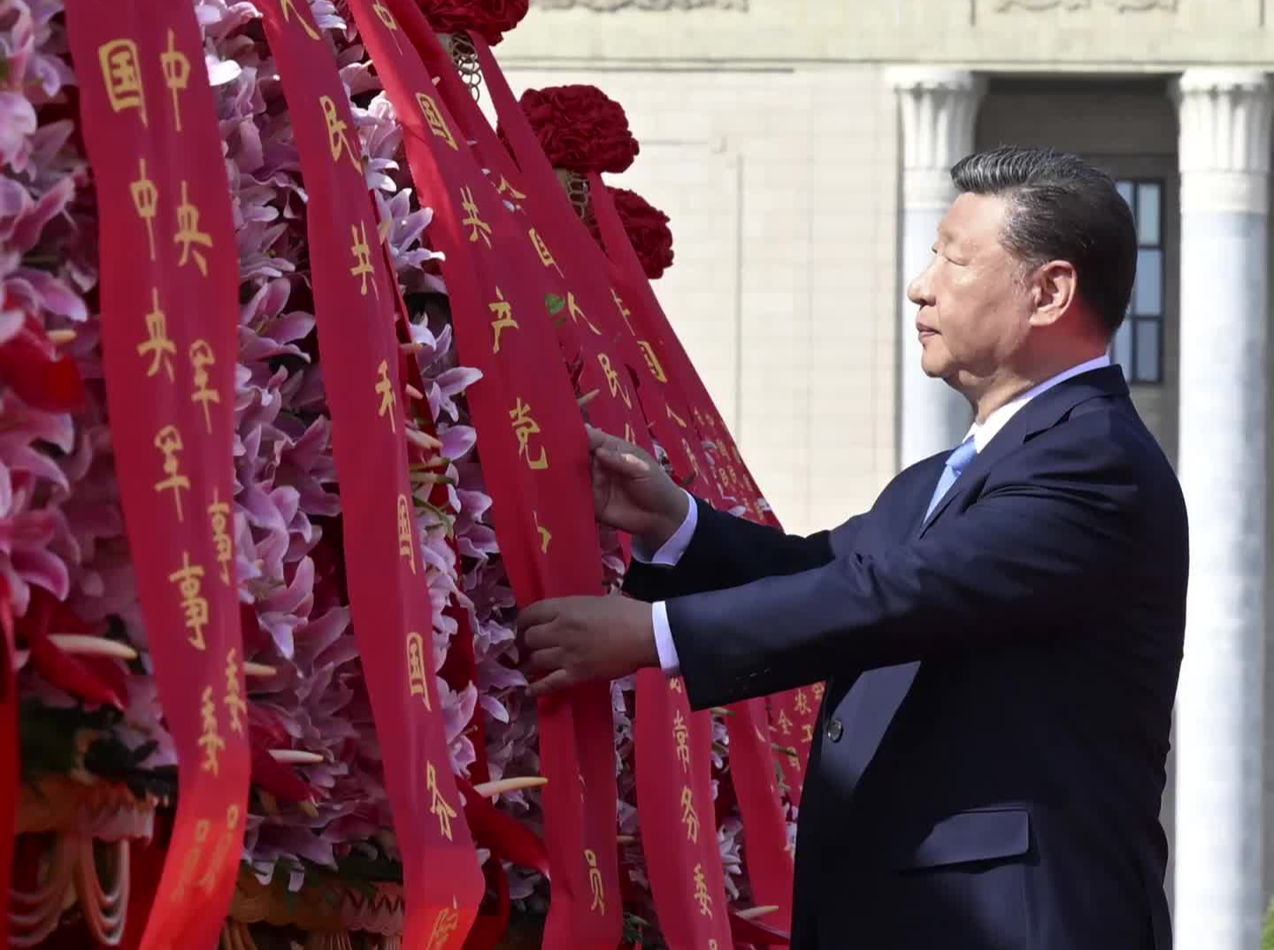 学习新语丨和总书记一起缅怀英烈致敬忠魂