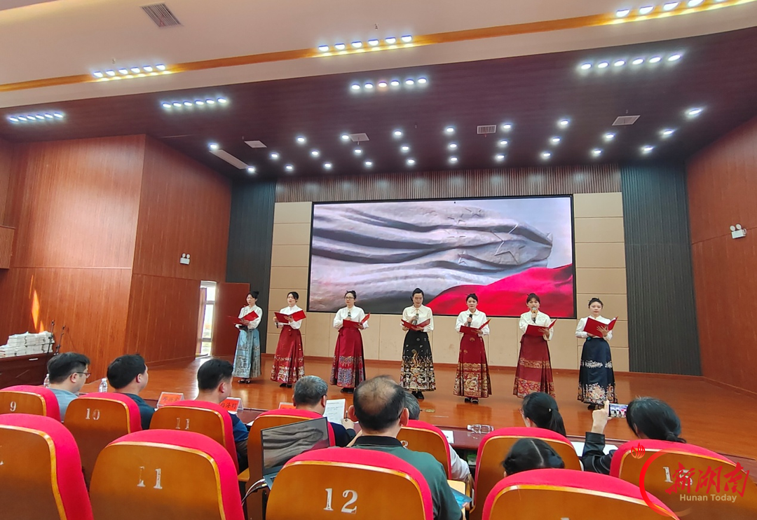 双牌教育：歌舞诵华章 师生贺华诞