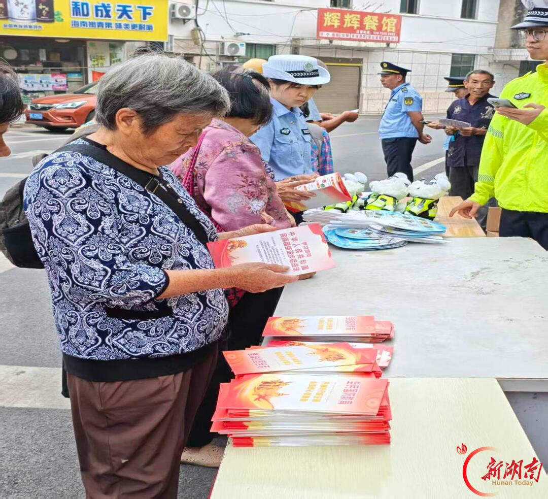 龙市乡开展全民国防教育月宣传活动 增强群众国防观念