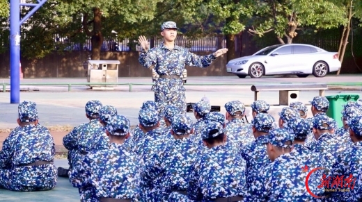 青春正步走丨秋日暖阳为伴,迷彩见证我的成长