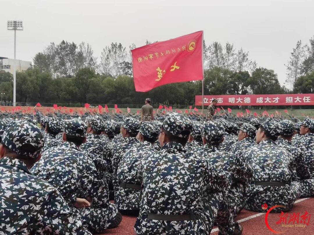 青春正步走丨迷彩不负韶华,见证26级数统新生的成长蜕变