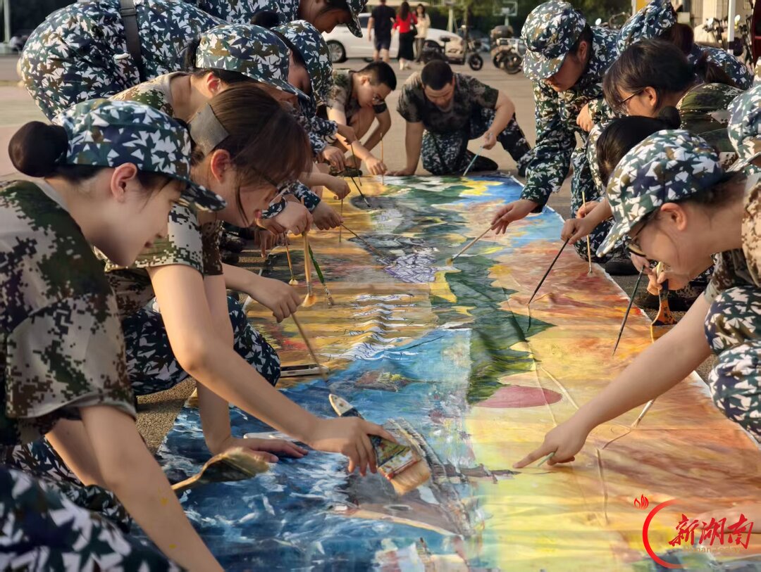 青春正步走|迷彩青春 一路生花 —— 齐白石艺术学院 2026 级新生军训生活纪实