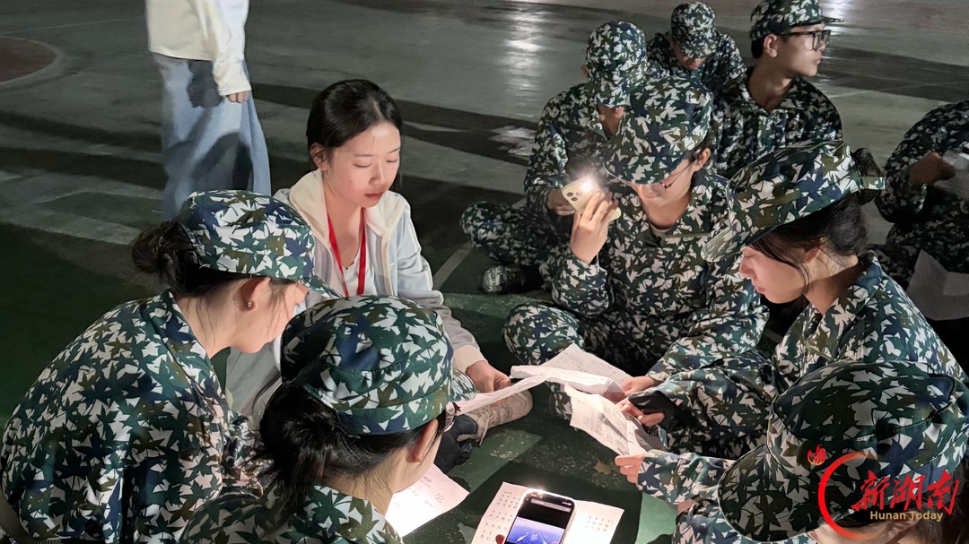 青春正步走丨薪火接力传,护航迷彩新征程