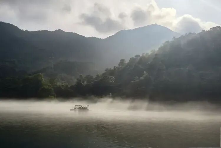 烟火寻常处:几帧街巷,几盏灯火