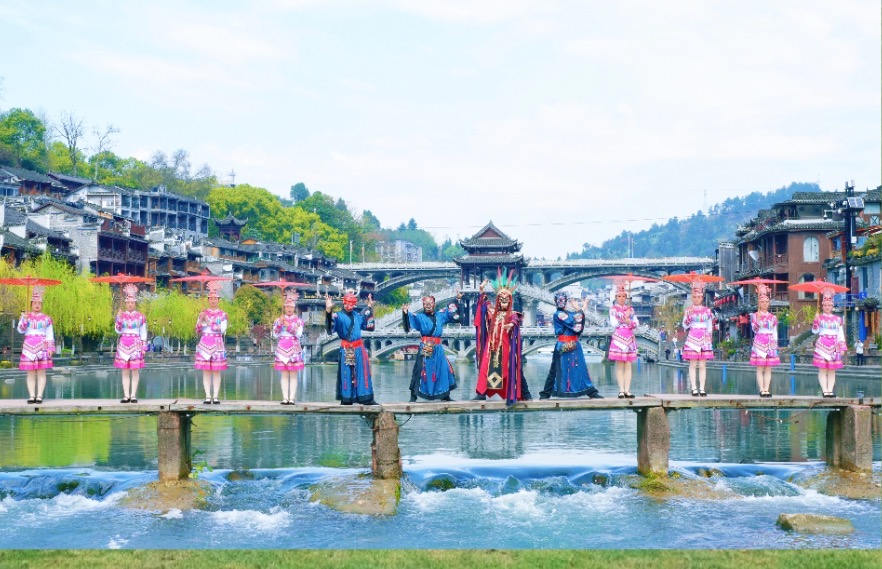 国庆游凤凰丨逛古城烟火 寻苗乡山野 这份游玩指南请收好