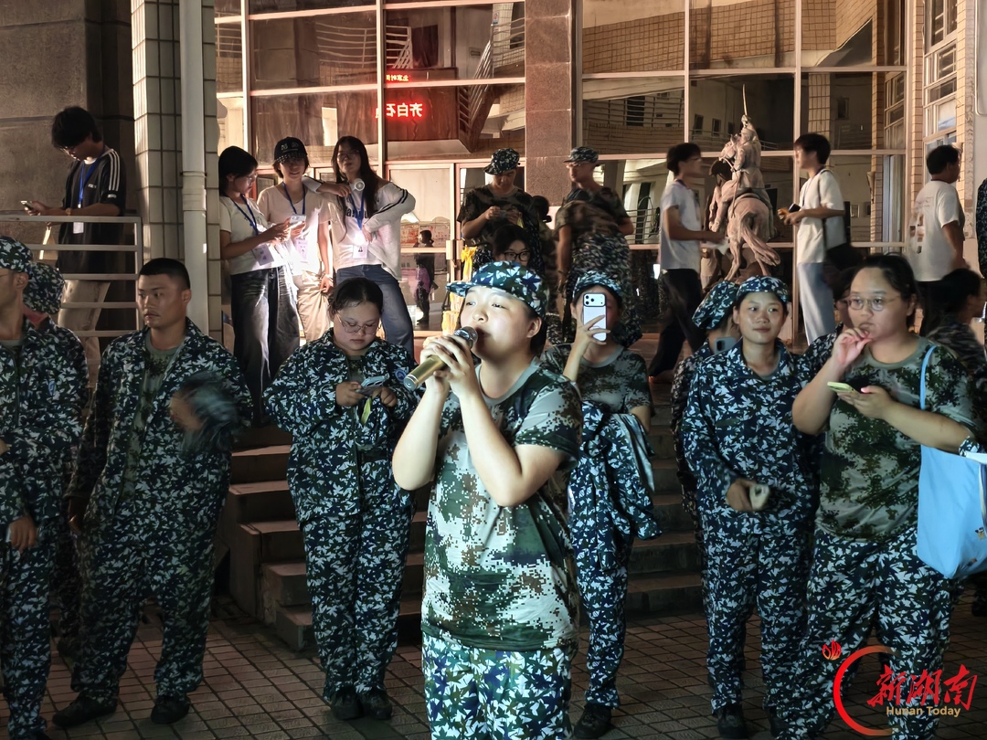 青春正步走|迷彩青春 一路生花 —— 齐白石艺术学院 2026 级新生军训生活纪实
