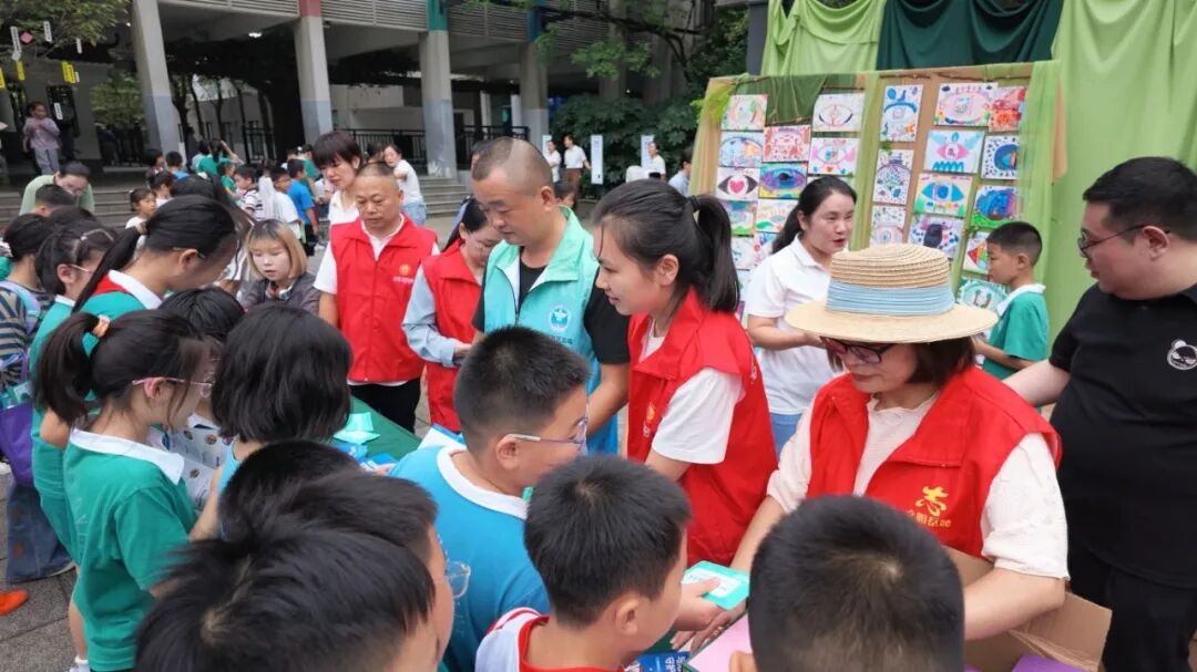湖南湘江新区“青少年法治宣传进校园”主题活动走进博才卓越小学