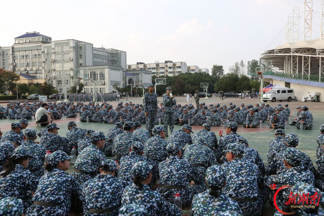 青春正步走丨沐霞砺戎装