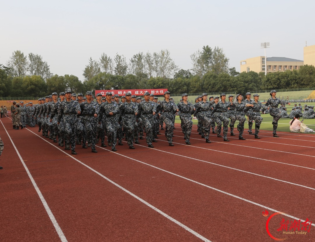 青春正步走丨迷彩砺锋芒,军训见担当