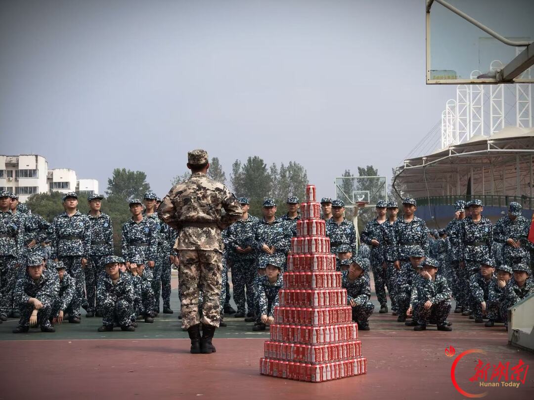 青春正步走|中秋遇迷彩,温情暖训练场