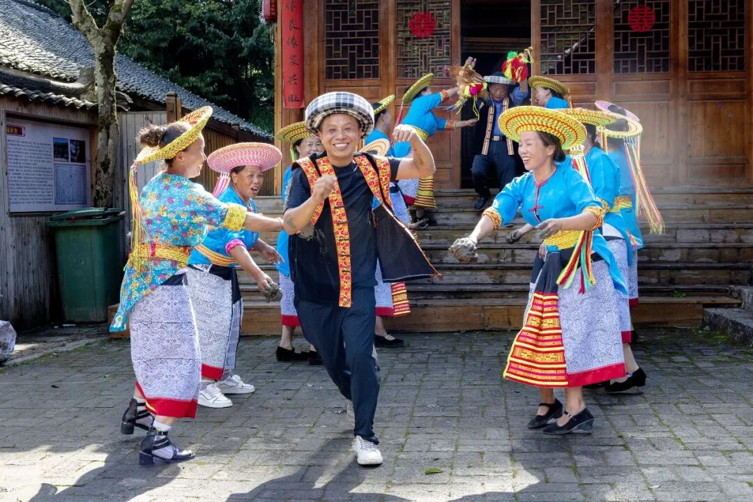 烟火寻常处:几帧街巷,几盏灯火