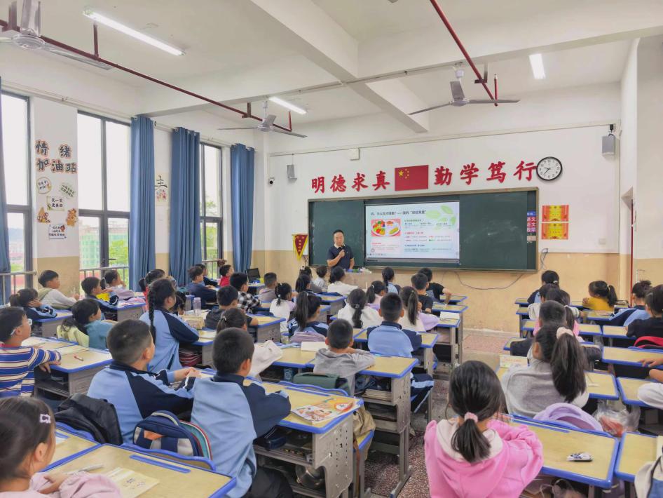 邵阳市北塔区扎实推进儿童青少年“五健行动”健康副校长进校园守护少年成长