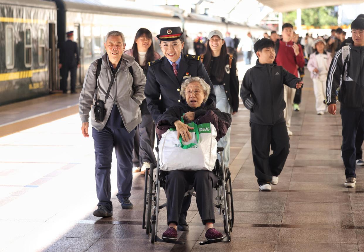 北京各大火车站提供“快速进站”服务,方便“卡点”旅客赶车