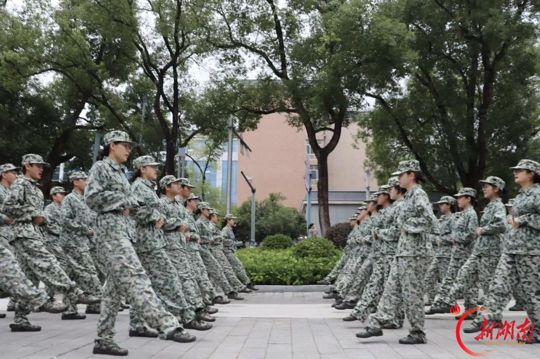 青春正步走丨迷彩燃九月,军训铸初心