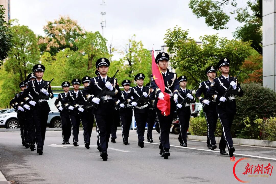 我们的节日·国庆|娄底市公安局举行升旗仪式庆祝祖国华诞