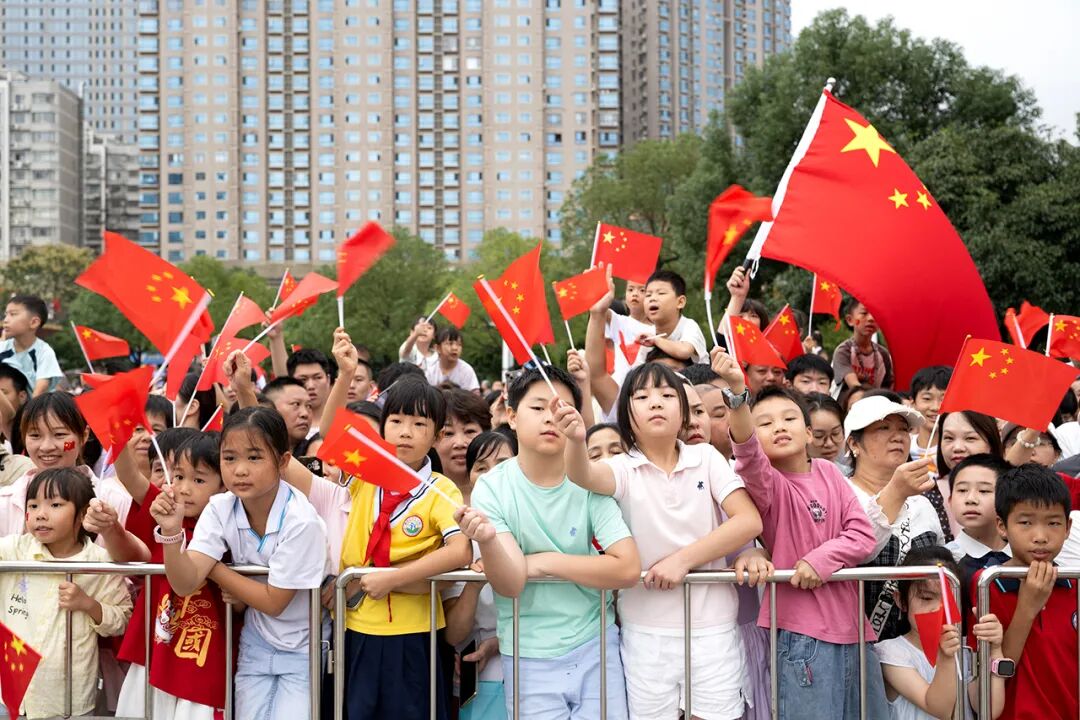 郴州市举行国庆升国旗仪式：共贺祖国华诞 凝聚奋进力量